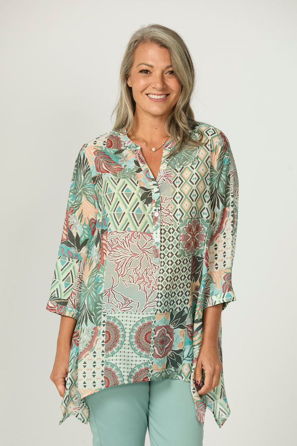 Zac 3/4 Sleeve Sharkbite Blouse