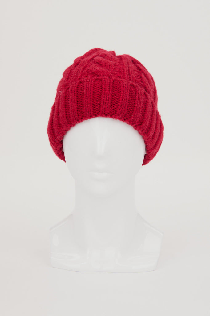 CABLE KNIT BEANIE
