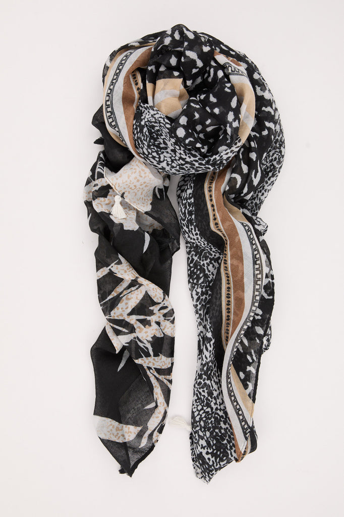 ELORA TASSELED SCARF