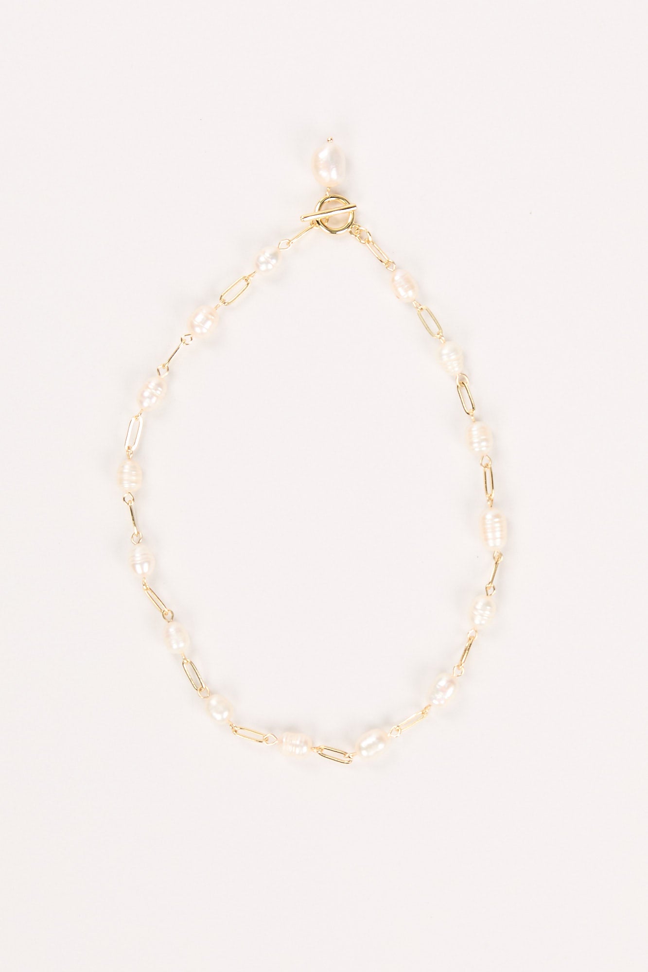 BROOKE FOB PEARL SHORT NECKLACE